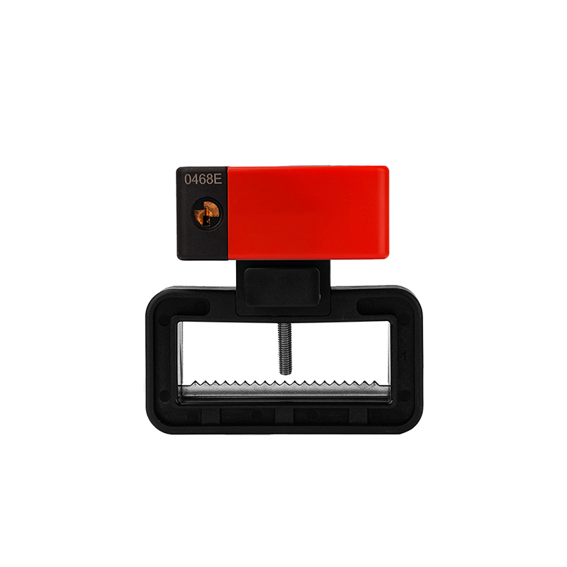 DPD2   Self-locking clamp on breaker lockout DPD2